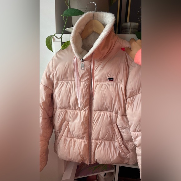 Levi’s women’s puffer - Picture 4 of 5